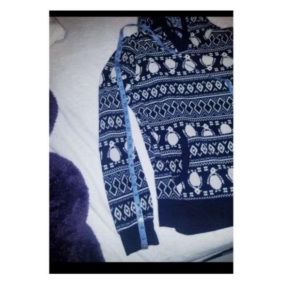 M/L | Penguin Pullover - Picture 9 of 12